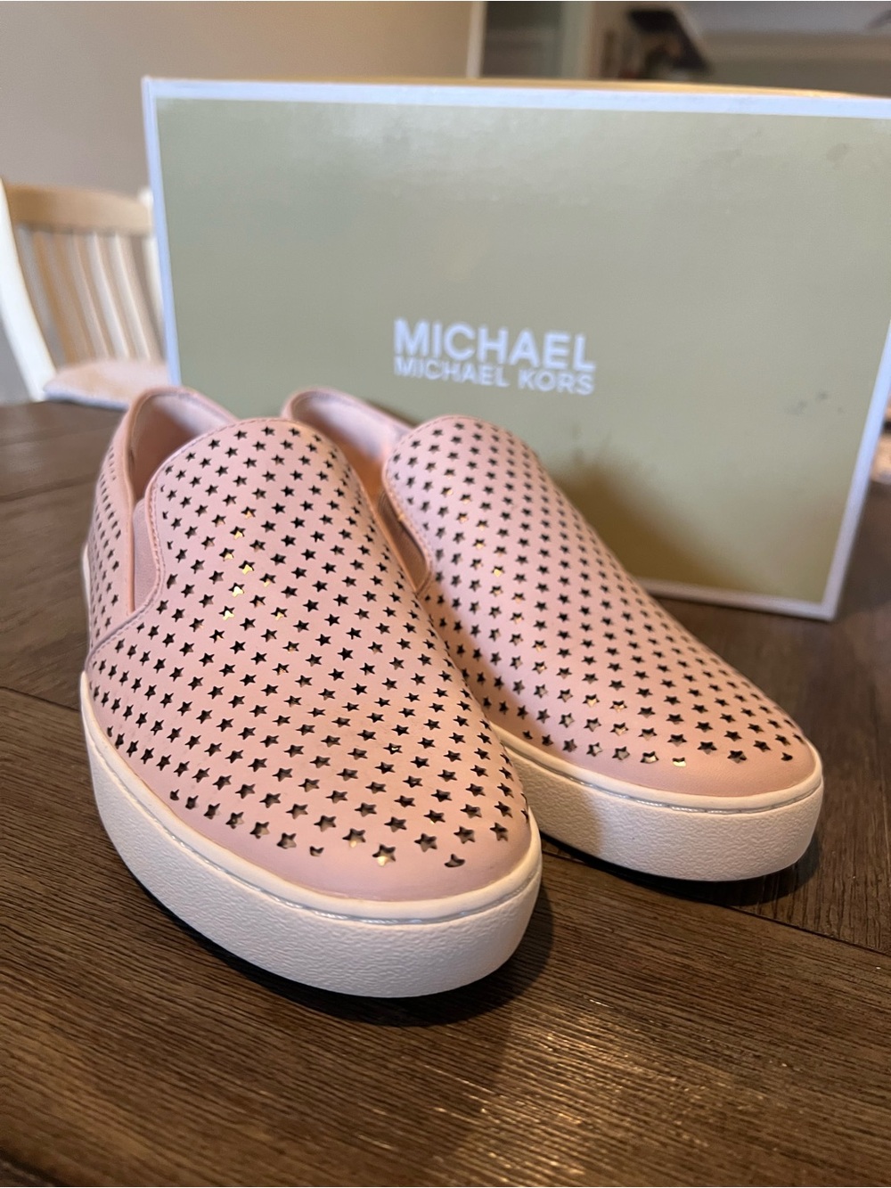 🆕Michael Kors Women's Blush Pink Star-Perforated Slip-On Sneakers